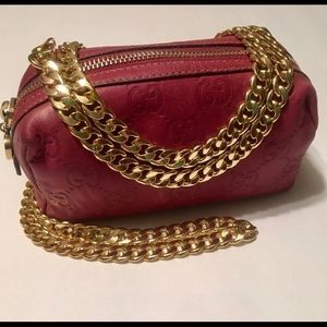 ❤️SOLD❤️ Gucci leather pouch on chain
